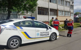 Трагедия в Киеве: мужчина выпал из окна и погиб на месте