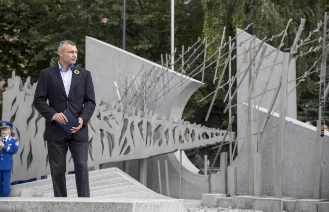 Кличко відкрив в Києві Меморіал пам’яті загиблим воїнам