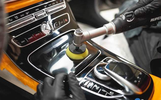 Как убрать царапины на пластике в салоне автомобиля