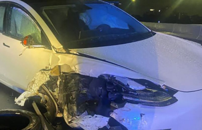 Tesla на автопилоте врезалась в полицейскую машину, фото