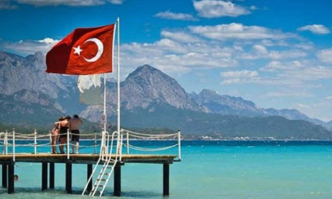 Турция вводит обязательное тестирование, но не для всех: туристам на заметку