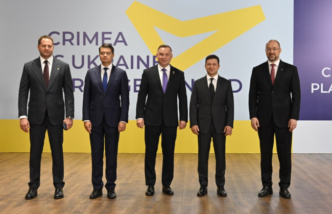 Чиновников, занимающихся «Крымской платформой», ждет повышение окладов