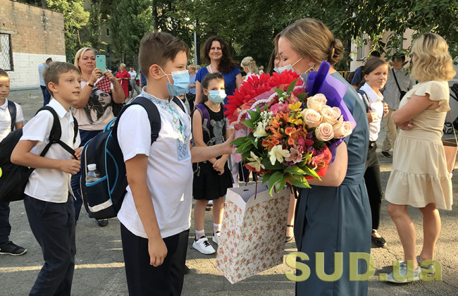 Вакцинация учителей: добровольно или принудительно