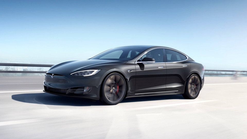 Tesla обновила электрокар Model S: что улучшили в автомобиле