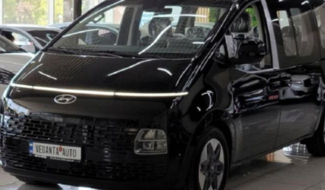 В Украине заметили странный минивэн, фото