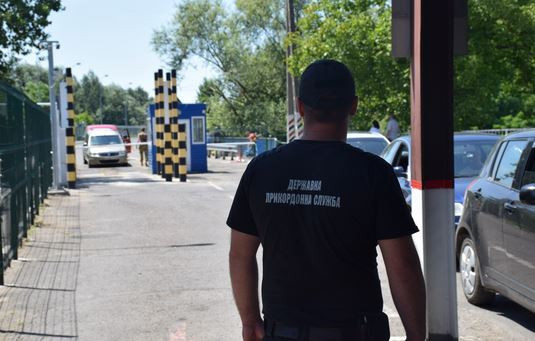 З 1 вересня Україна забороняє в'їзд автомобілям на придністровських номерах