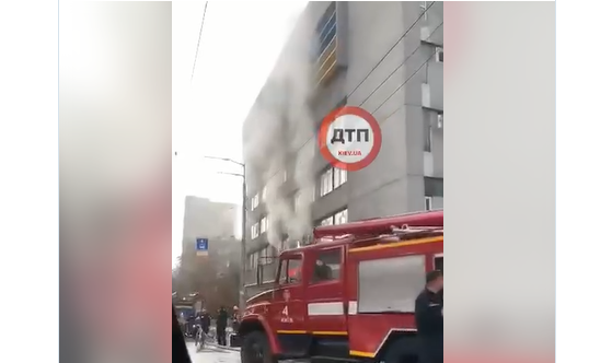 В Киеве загорелось здание студенческого общежития, – СМИ