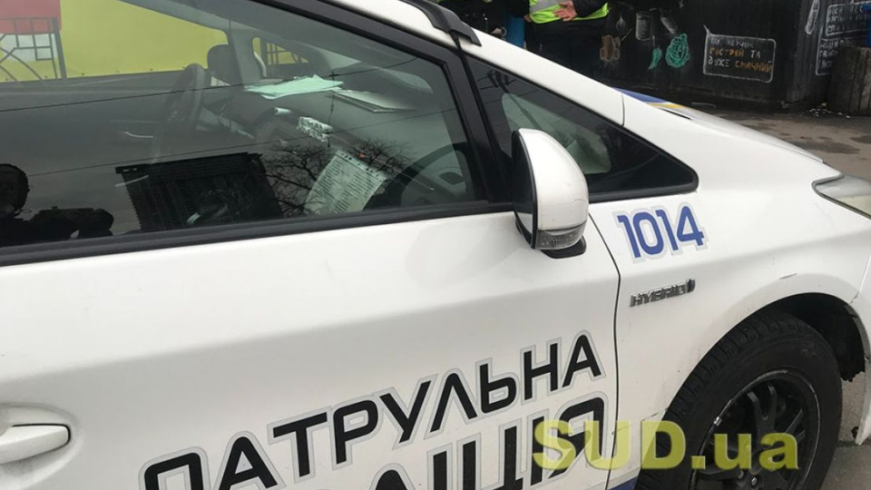 В Киеве двое мужчин ограбили прохожего