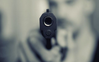 В Николаеве мужчина устроил стрельбу на продовольственном рынке