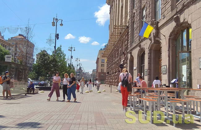 Кількість випадків COVID стрімко зростає: за добу захворіли майже 2,5 тисячі українців