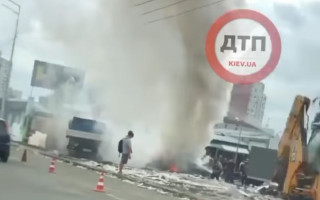 В Киеве на рынке «Юность» возник пожар: видео