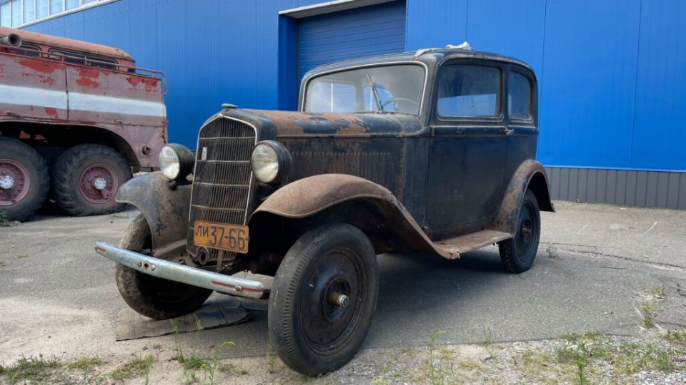 В сарае под Киевом нашли покинутый Opel довоенной эпохи