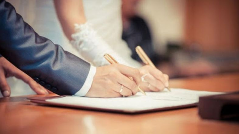 Не виходячи з дому: українці зможуть подати заяву на реєстрацію шлюбу через портал Дія