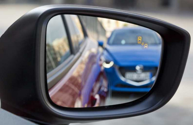 В Киеве автоворы похищают зеркала с машин и требуют за них выкуп: фото