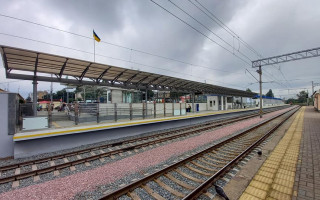 В Киеве сразу после ремонта упал кусок стены на ж/д станции «Святошин»