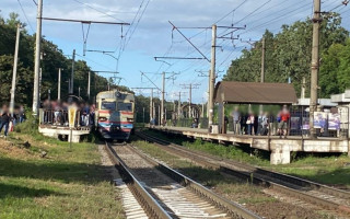 Был в наушниках: под Киевом поезд сбил подростка