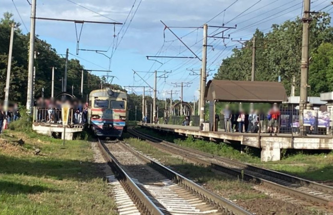 Был в наушниках: под Киевом поезд сбил подростка
