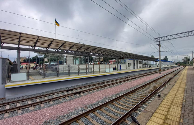 В Киеве сразу после ремонта упал кусок стены на ж/д станции «Святошин»