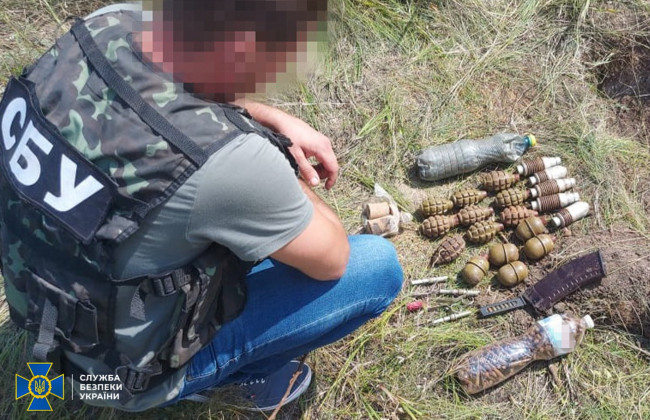 СБУ виявила схрон бойовиків, в якому ховали елементи вибухівки для терактів