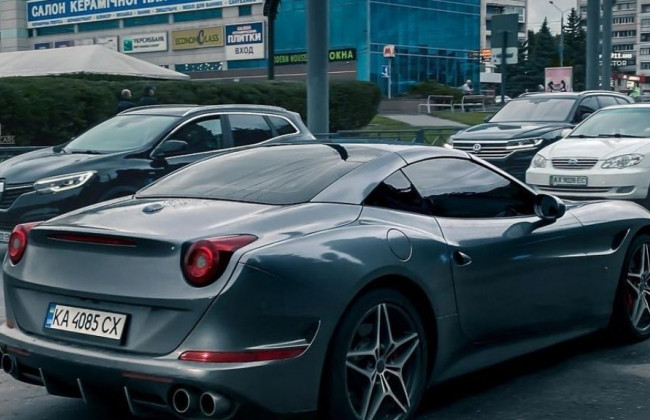 В Украине засветился уникальный суперкар Ferrari, фото