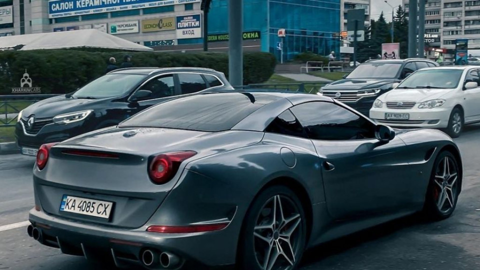 В Украине засветился уникальный суперкар Ferrari, фото