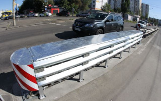 На Оболоні встановили демпферну систему, яка мінімізує тяжкі наслідки ДТП