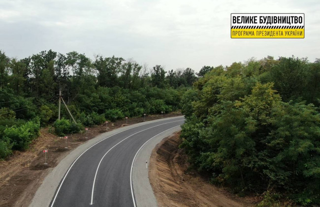 В Харьковской области продолжается ремонт дороги Изюм — Барвенково, фото