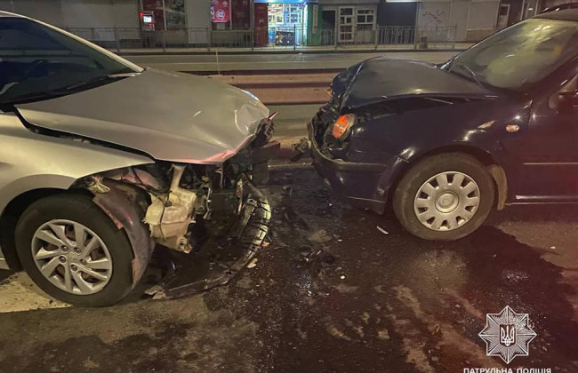 У Києві нетверезий водій виїхав на зустрічну смугу та спричинив ДТП