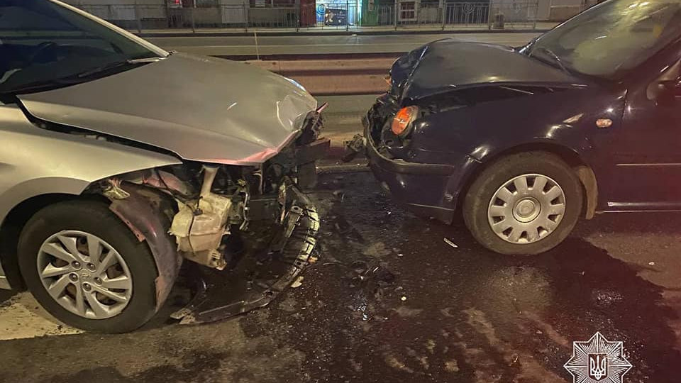 У Києві нетверезий водій виїхав на зустрічну смугу та спричинив ДТП