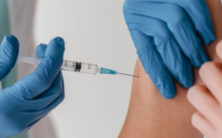 Стало известно, можно ли сочетать вакцины против коронавируса и сезонного гриппа