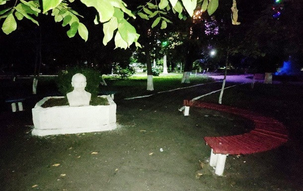 Под Одессой в парке заметили бюст Ленина