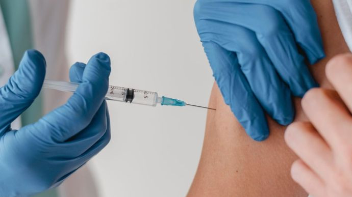 Стало известно, можно ли сочетать вакцины против коронавируса и сезонного гриппа