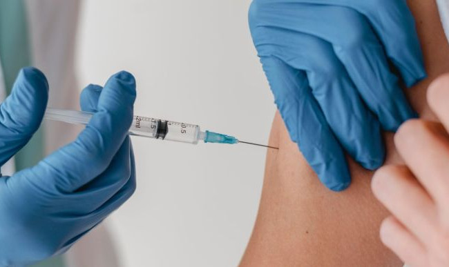 Стало известно, можно ли сочетать вакцины против коронавируса и сезонного гриппа