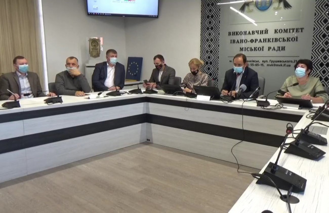 В Ивано-Франковске не будут выплачивать помощь невакцинированным