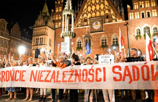 Польша получит штраф за нарушение независимости судей, — Еврокомиссия