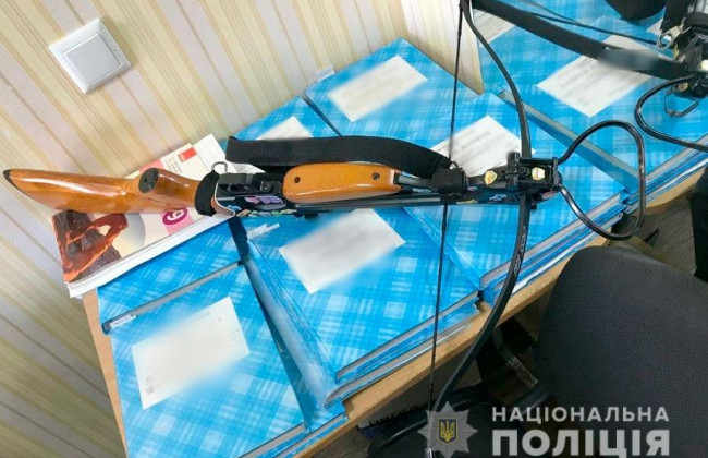 Заходила в учебные кабинеты и стреляла из арбалета: появились новые детали событий в Полтаве