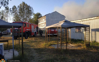 В Затоке вспыхнула база отдыха