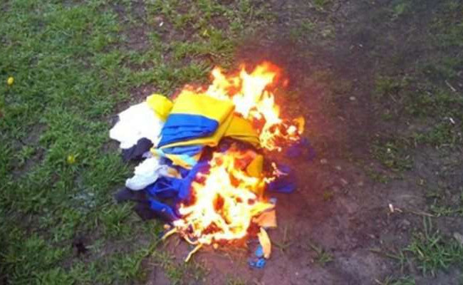 У Маріуполі підлітка відправили на лаву підсудних за те, що спалив прапор України