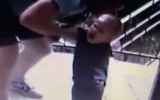 В Одессе родители на улице били годовалого ребенка: есть видео