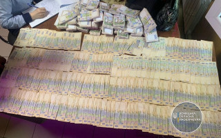 Хабар у 2 мільйони гривень: викрито службовців райспоживспілки на Донеччині