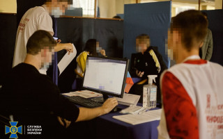 В ОРДЛО напередодні виборів в Держдуму масово роздають російські паспорти