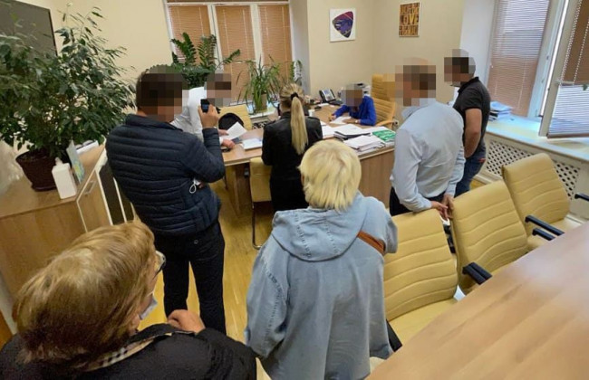 Посадовців КМДА підозрюють у незаконній передачі землі в центрі Києва: проводяться обшуки