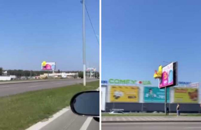 На киевской трассе разместили билборд с живой девушкой: лежит на диване и машет