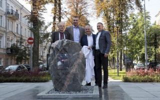 В Киеве установят скульптуру Ивану Франко: на месте уже заложили камень, фото