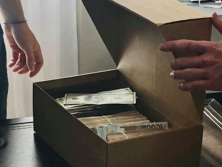 Розкрадання понад 250 млн грн на ремонті житлового фонду столиці: за адресами фігурантів проведено обшуки