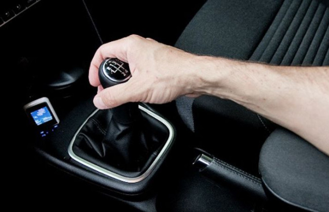 Назвали вредные привычки водителей, которые ломают автомобиль