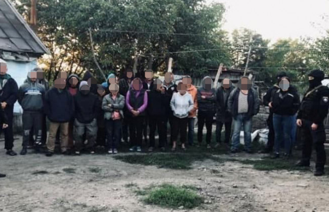 Утримували людей у трудовому рабстві: у Києві суд взяв під варту підозрюваних