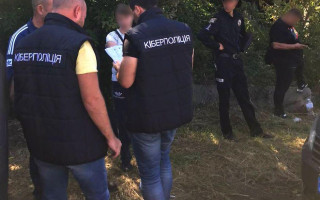 Поліція припинила схему збуту підроблених COVID-тестів для перетину адмінкордону з ОРДЛО