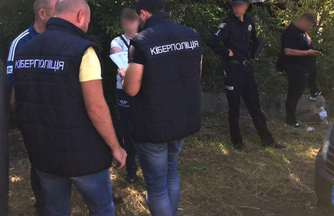 Поліція припинила схему збуту підроблених COVID-тестів для перетину адмінкордону з ОРДЛО