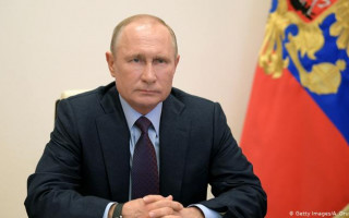Путина окружили больные коронавирусом: он самоизолировался